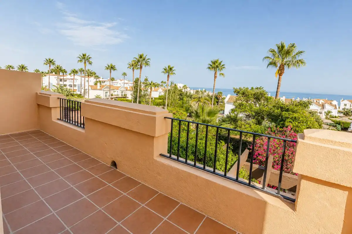 Terraced house with pool for sale in La Alcaidesa, imagen 32