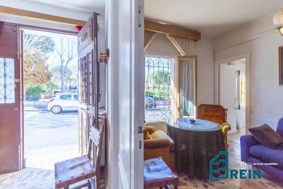 Houses for sale in Carranque  with Air Conditioner, Terrace and Furnished