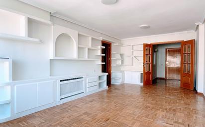 Living room of Flat to rent in  Madrid Capital  with Air Conditioner, Heating and Terrace