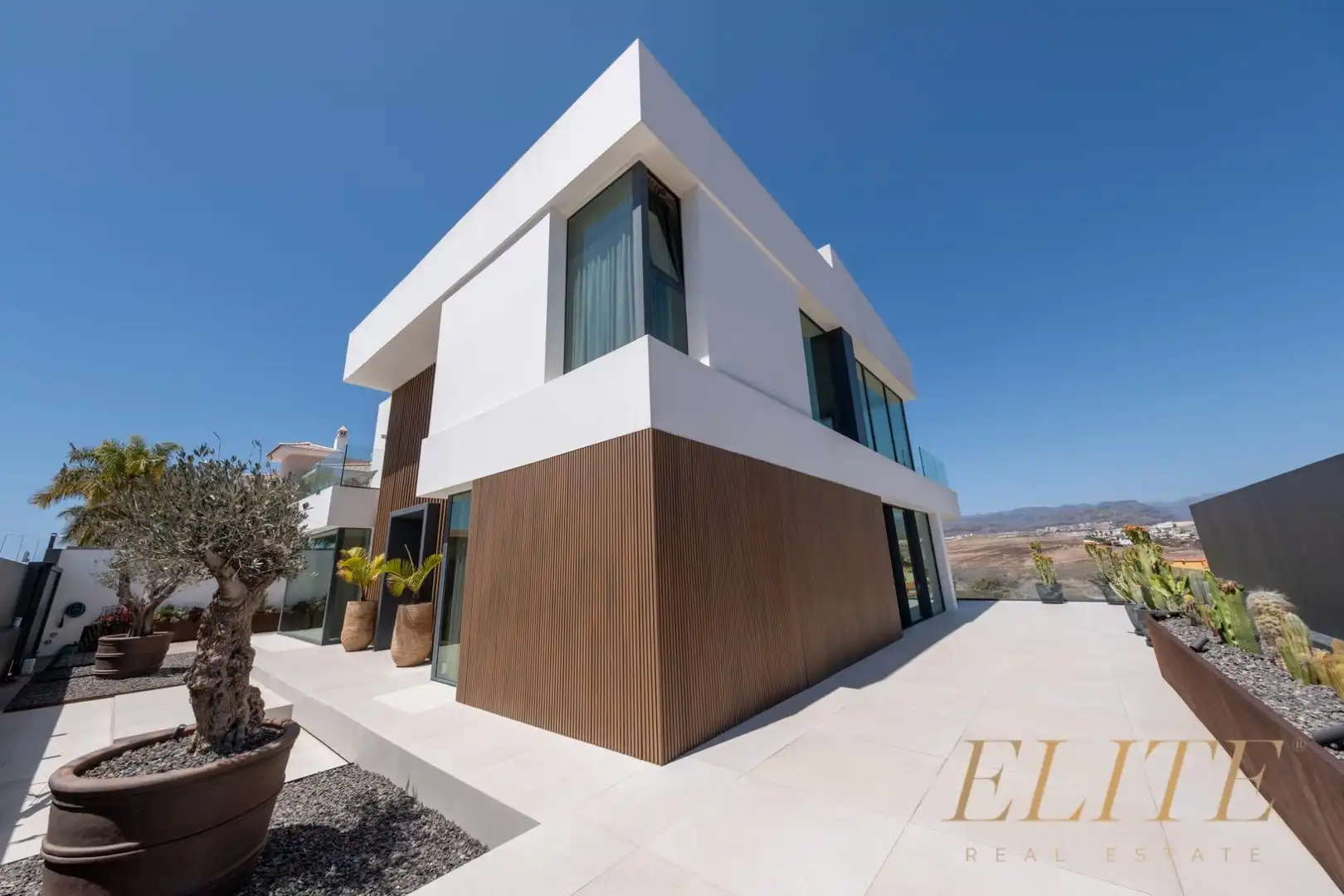 Vista exterior de Casa o chalet en venta en San Bartolomé de Tirajana con Aire acondicionado, Jardín privado y Terraza
