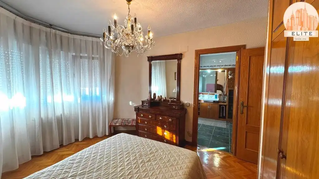 Habitación de Casa adosada en venta en Torrejón de la Calzada con Aire acondicionado, Calefacción y Jardín privado