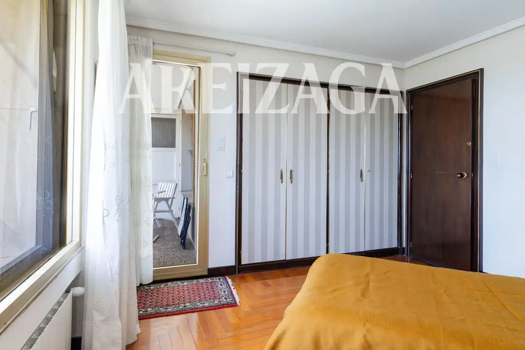 Habitación de Piso en venta en Donostia - San Sebastián  con Calefacción, Terraza y Trastero