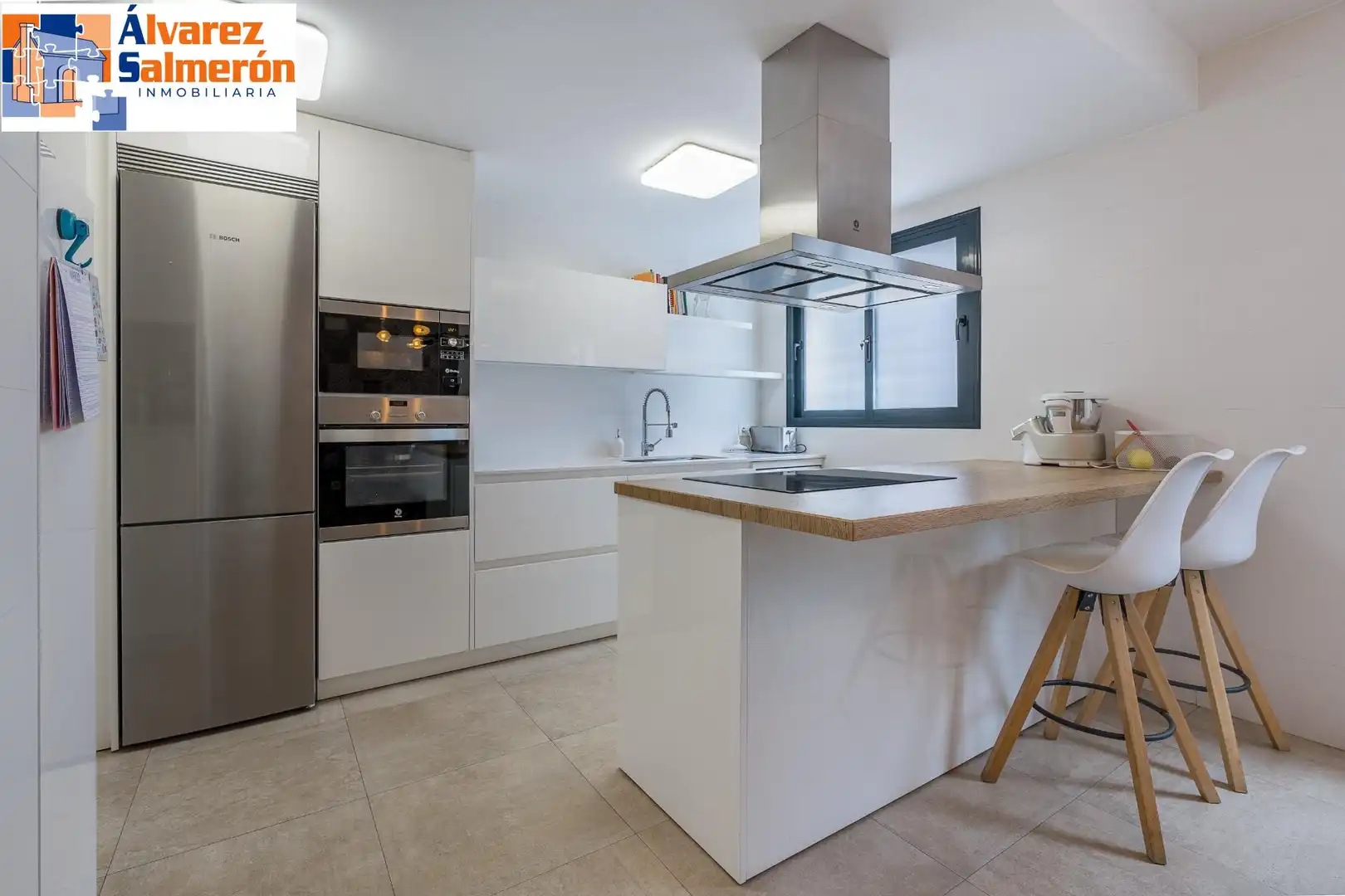 Küche von Einfamilien-Reihenhaus zum Verkauf in Granada mit Privatgarten und Balkon
