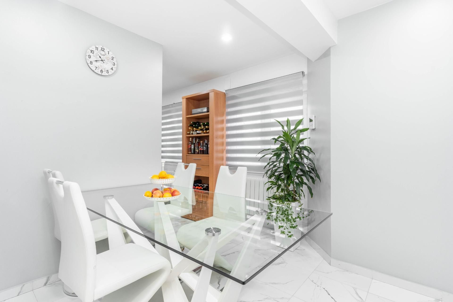 Comedor de Piso en venta en Oviedo  con Calefacción y Trastero