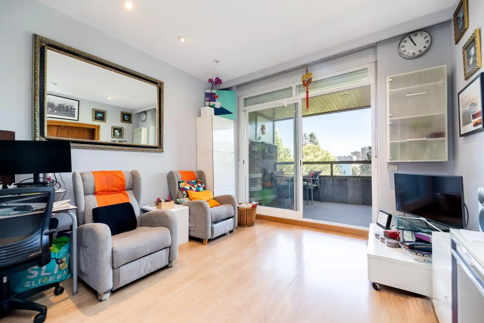 Wohnzimmer von Wohnungen zur Miete in Madrid mit Klimaanlage, Privatgarten und Terrasse