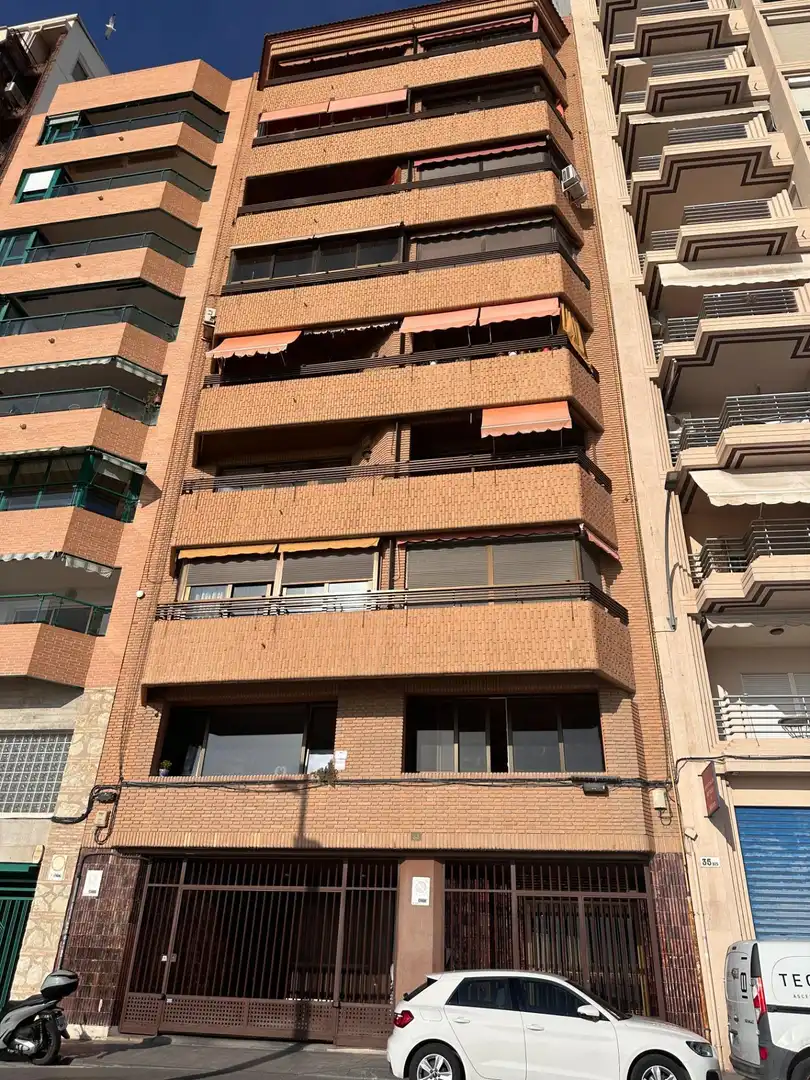 Außenansicht von Wohnung zum Verkauf in Alicante / Alacant mit Heizung, Terrasse und Alarm