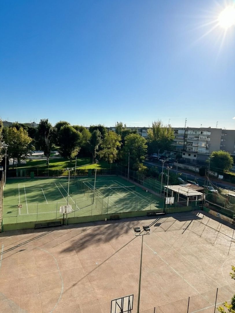 Vista exterior de Pis en venda en Parla amb Aire condicionat, Calefacció i Piscina comunitària