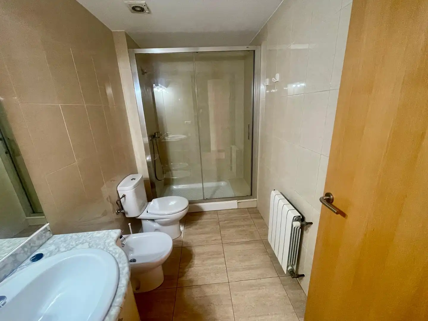 Baño de Dúplex en venta en Palamós con Calefacción, Terraza y Horno