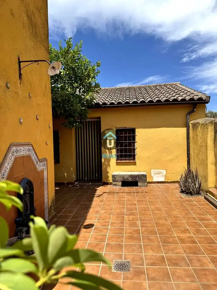 Exterior view of Houses for rent in Navalcán  with Terrace