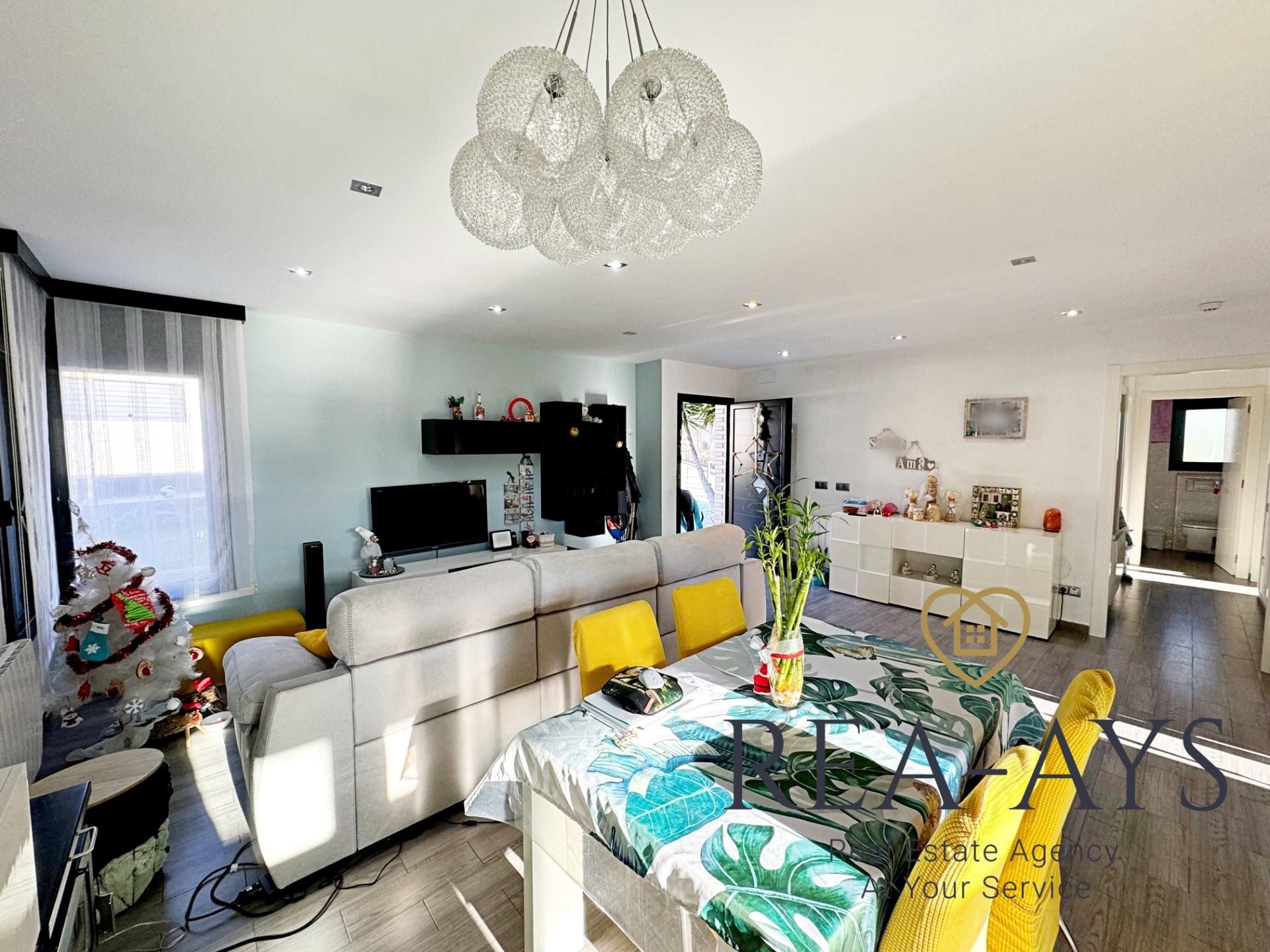 Sala d'estar de Casa o xalet en venda en Vallirana amb Aire condicionat, Calefacció i Jardí privat