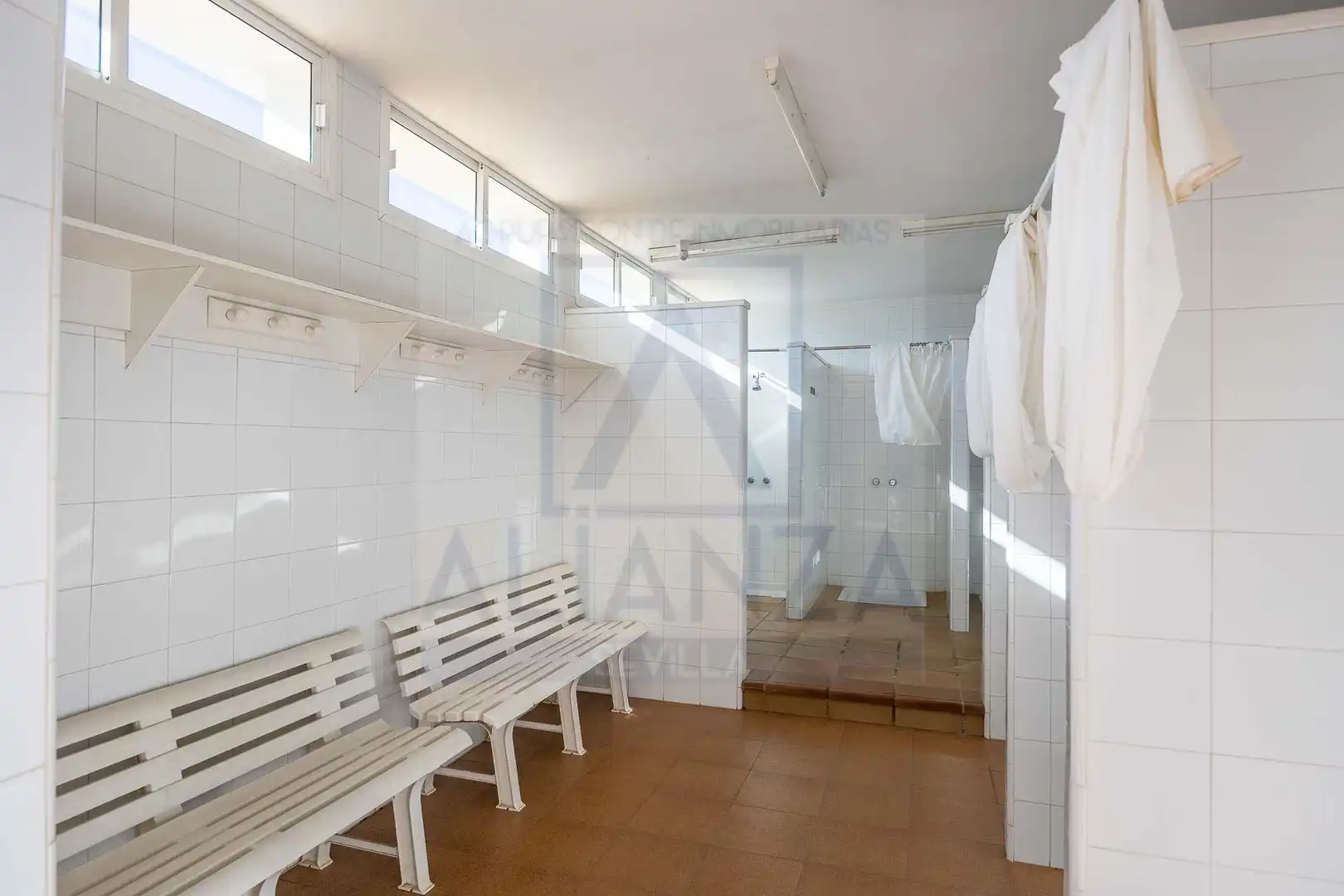 Bathroom of Houses for sale in Valencina de la Concepción  with Air Conditioner, Private garden and Community pool
