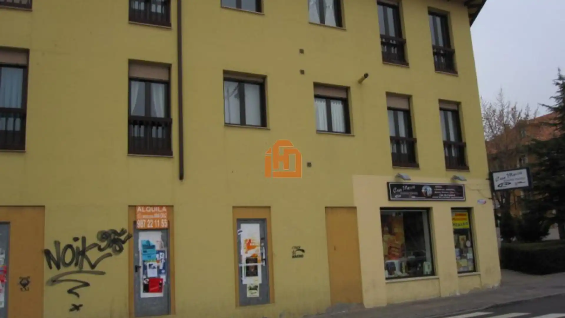 Vista exterior de Local de alquiler en León Capital 