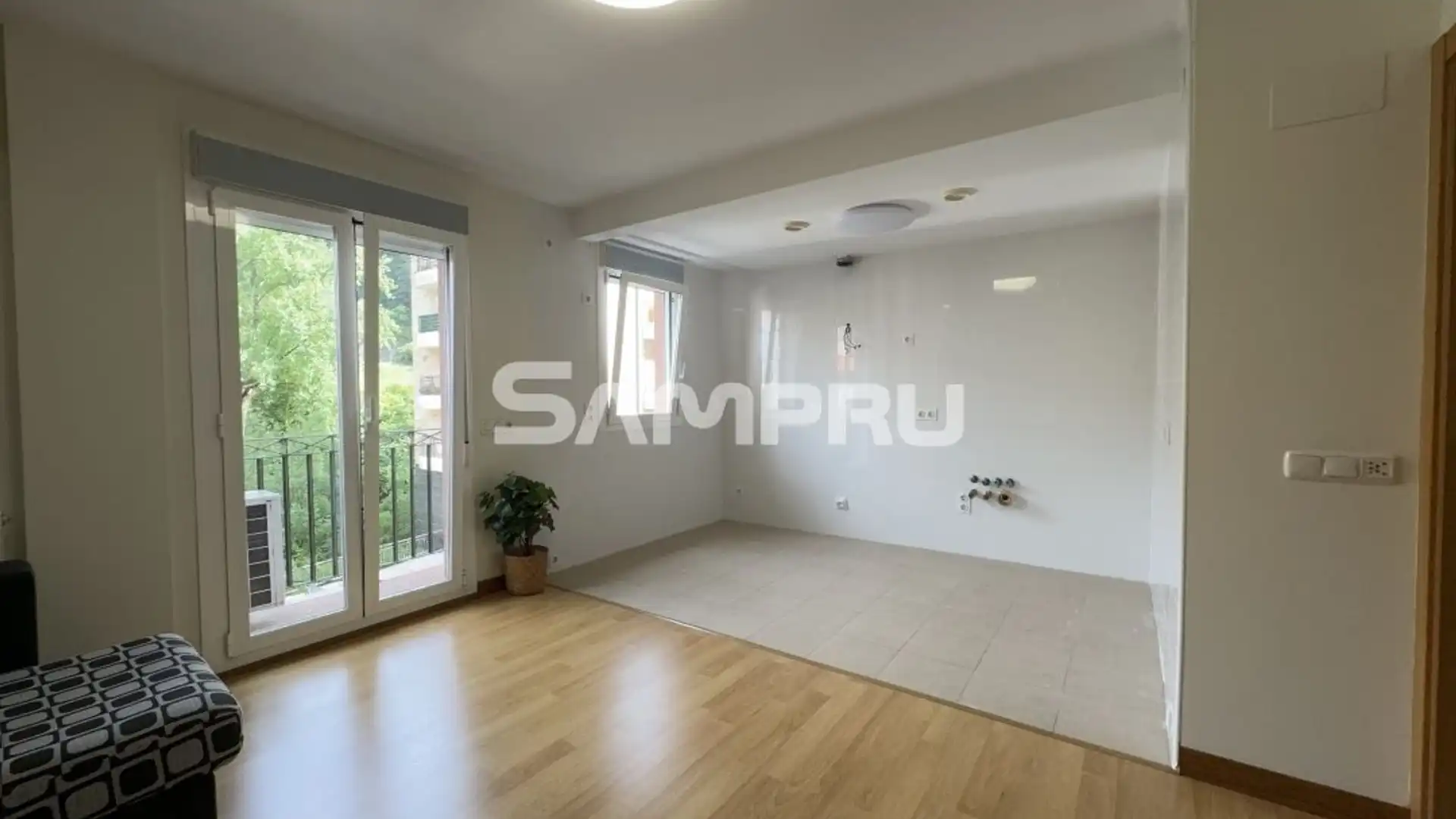 Sala d'estar de Pis en venda en Bergara amb Aire condicionat, Calefacció i Balcó