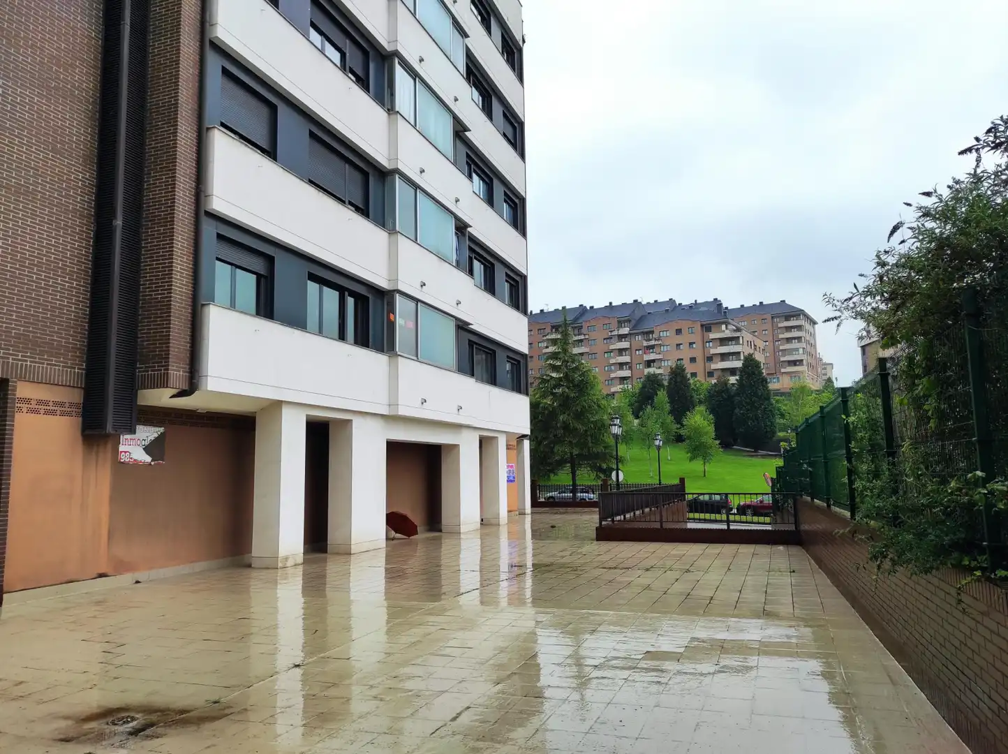 Vista exterior de Local de alquiler en Oviedo 