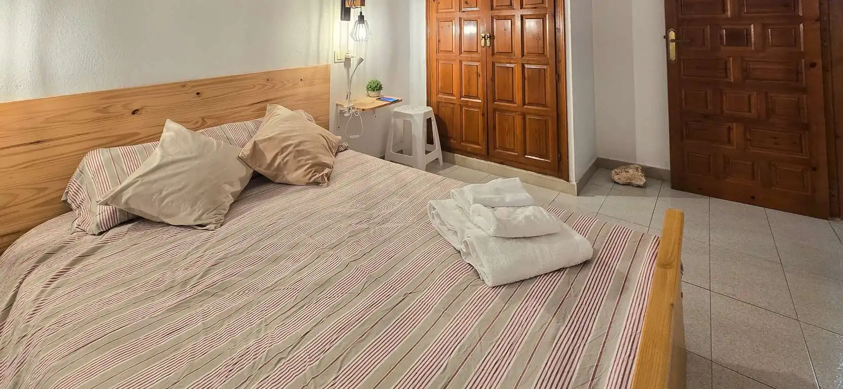 Dormitori de Casa adosada en venda en L'Escala amb Aire condicionat, Terrassa i Moblat