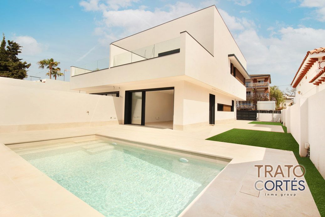 Swimming pool of Single-family semi-detached for sale in Castelldefels  with Air Conditioner, Heating and Private garden