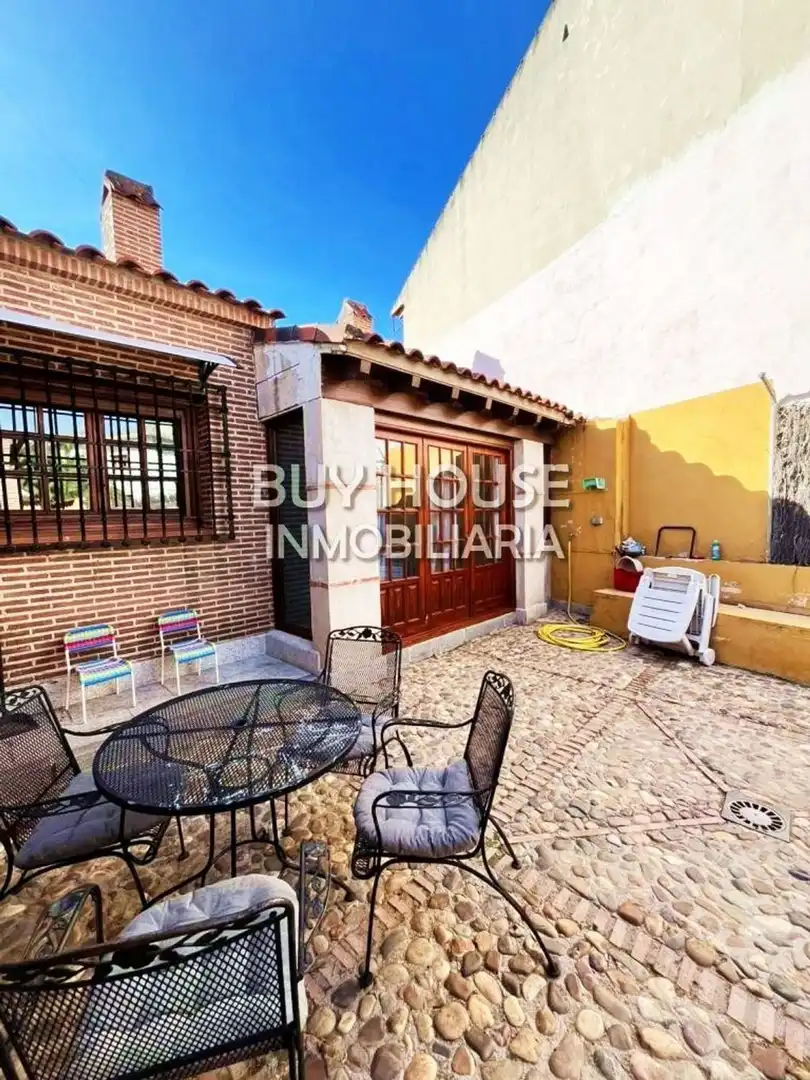 Chalet con jardín en venta en Calle Pocilla 17, imagen 2