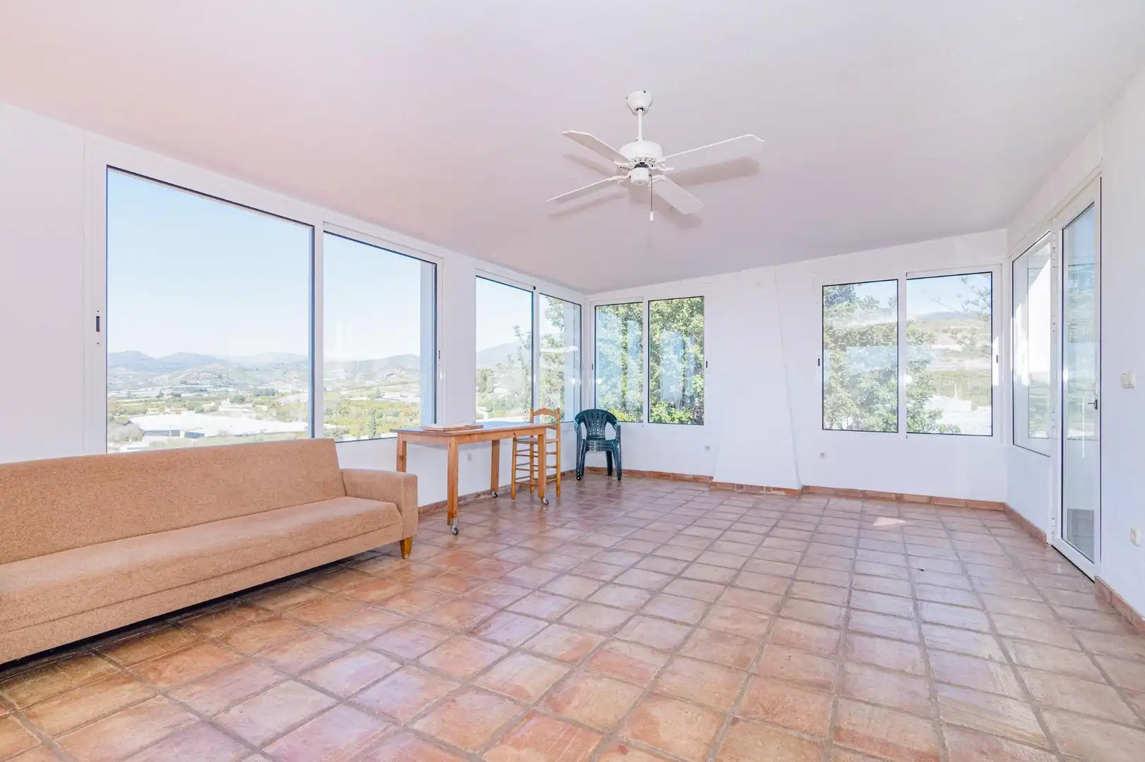 Sala de estar de Casa o chalet en venta en Motril con Jardín privado, Terraza y Piscina