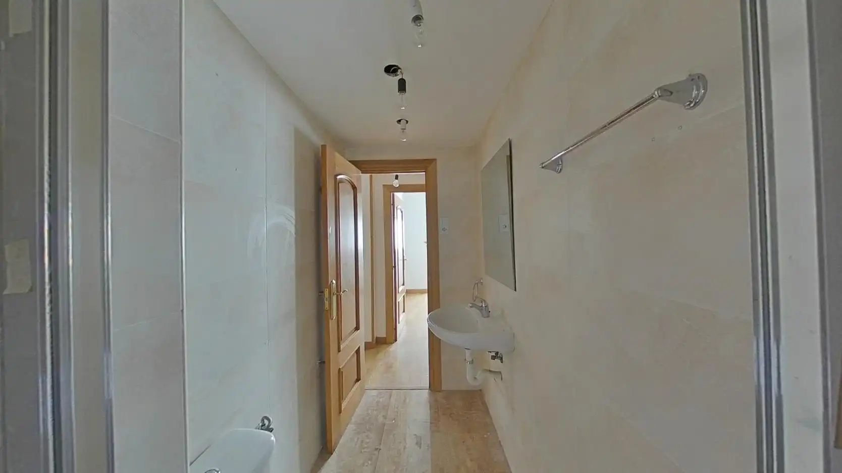 Baño de Piso en venta en Zaragoza con Calefacción, Horno y Balcón