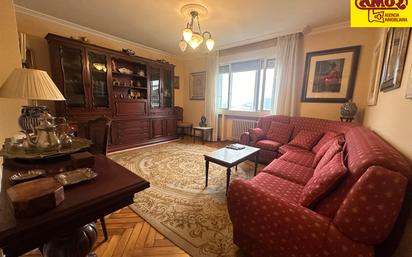 Living room of Flat for sale in Santiago de Compostela 