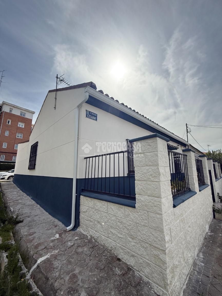 Vista exterior de Casa adosada en venda en  Madrid Capital amb Calefacció i Terrassa