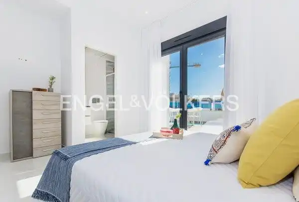 Habitación de Casa o chalet en venta en Orihuela con Aire acondicionado, Calefacción y Jardín privado