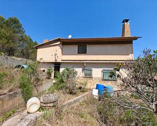 Vista exterior de Casa o xalet en venda en Yátova amb Calefacció i Jardí privat