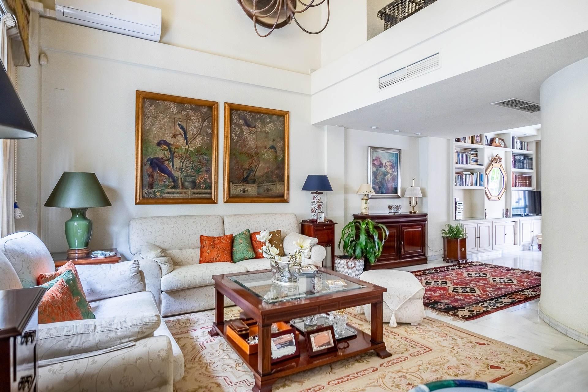 Living room of Single-family semi-detached for sale in  Sevilla Capital  with Air Conditioner, Heating and Private garden