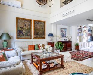 Living room of Single-family semi-detached for sale in  Sevilla Capital  with Air Conditioner, Heating and Private garden