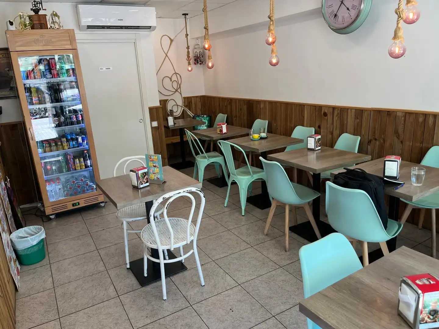 Local en traspaso en L'Hospitalet de Llobregat con Aire acondicionado, Calefacción y Terraza