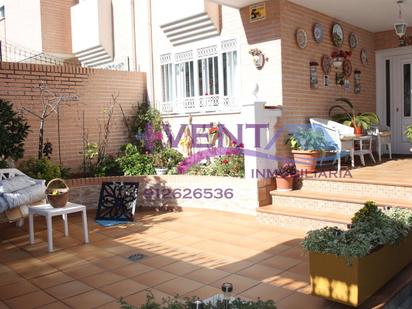 Jardí de Casa o xalet en venda en Valdemoro amb Aire condicionat, Terrassa i Piscina