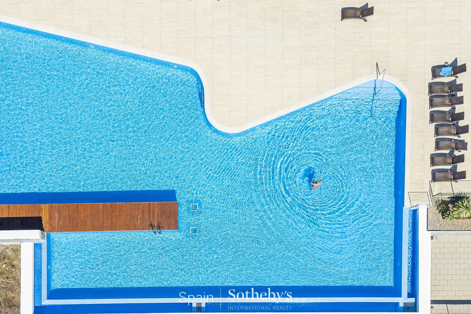Schwimmbecken von Wohnungen zum Verkauf in Sant Pere de Ribes mit Klimaanlage, Privatgarten und Terrasse