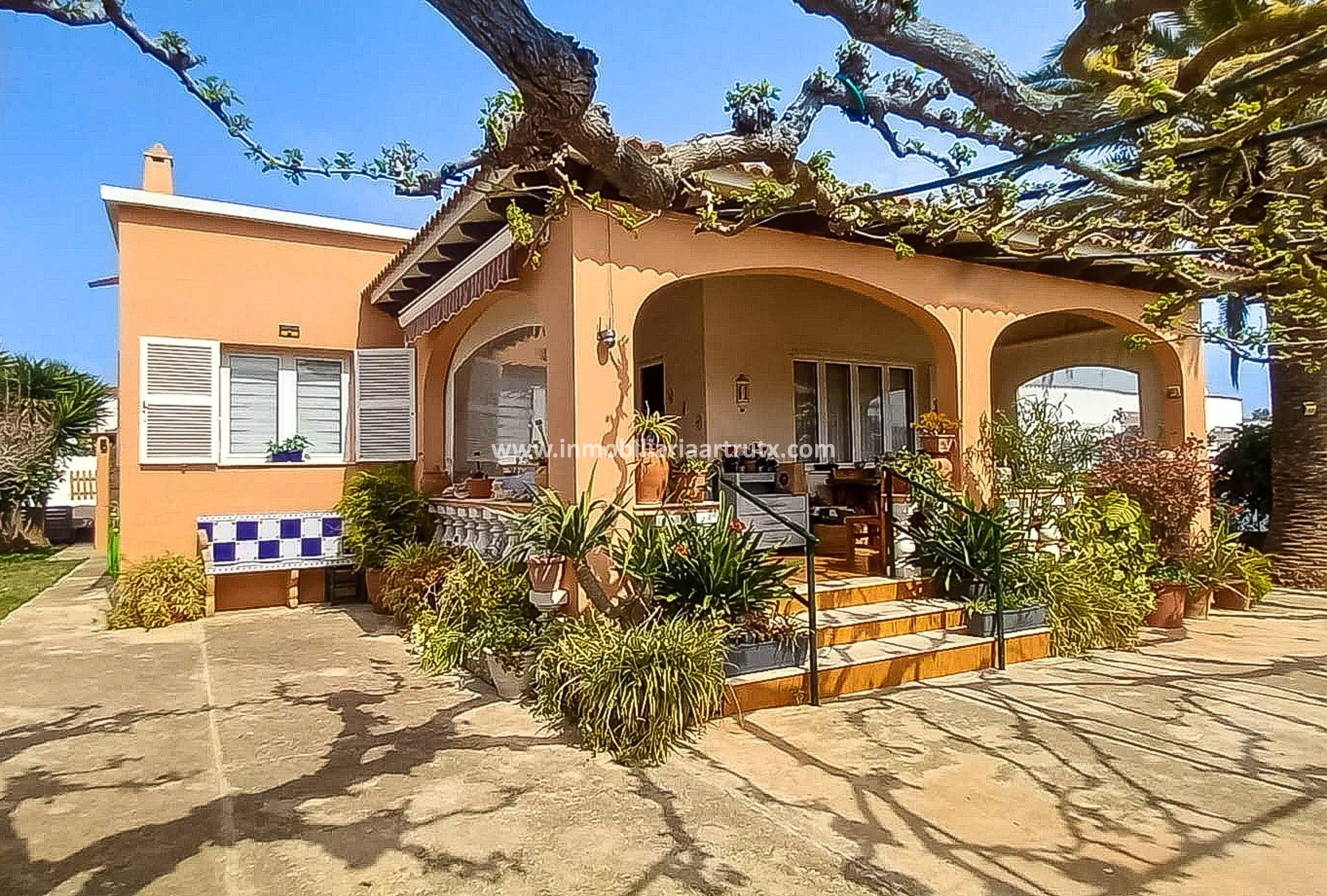 Vista exterior de Casa o xalet en venda en Ciutadella de Menorca amb Aire condicionat, Calefacció i Terrassa