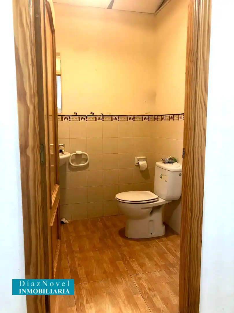 Bany de Local de lloguer en Vélez-Málaga amb Aire condicionat i Calefacció