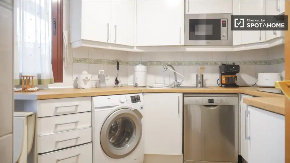 Kitchen of Flat for rent in Madrid  with Air Conditioner, Heating and Furnished