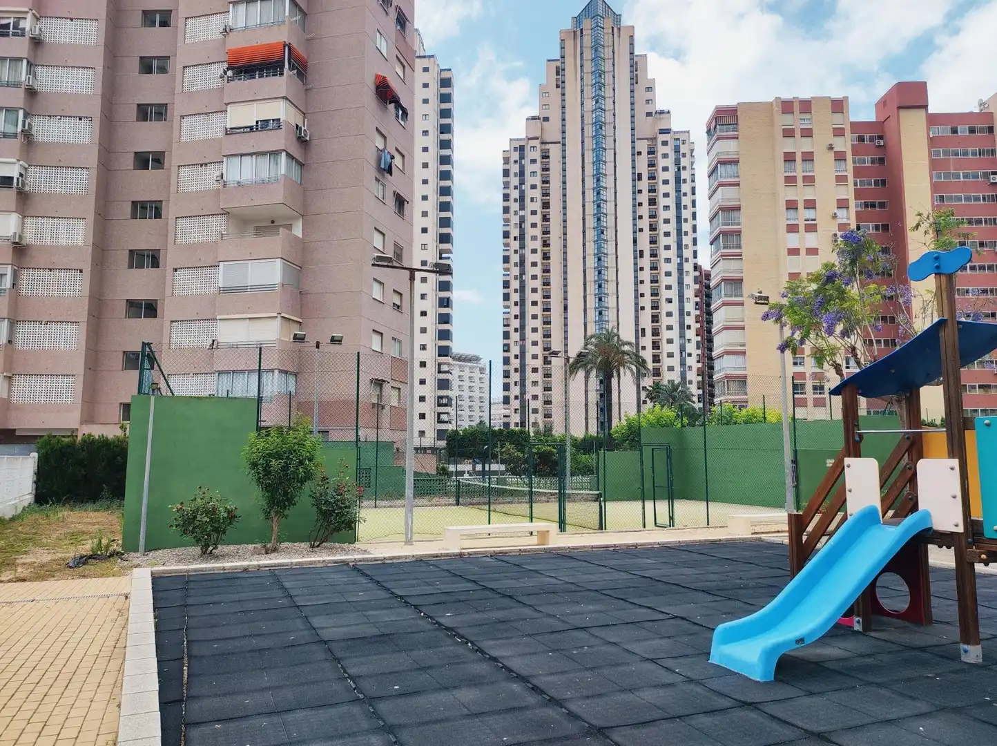 Vista exterior de Apartamento en venta en Benidorm con Aire acondicionado, Calefacción y Jardín privado