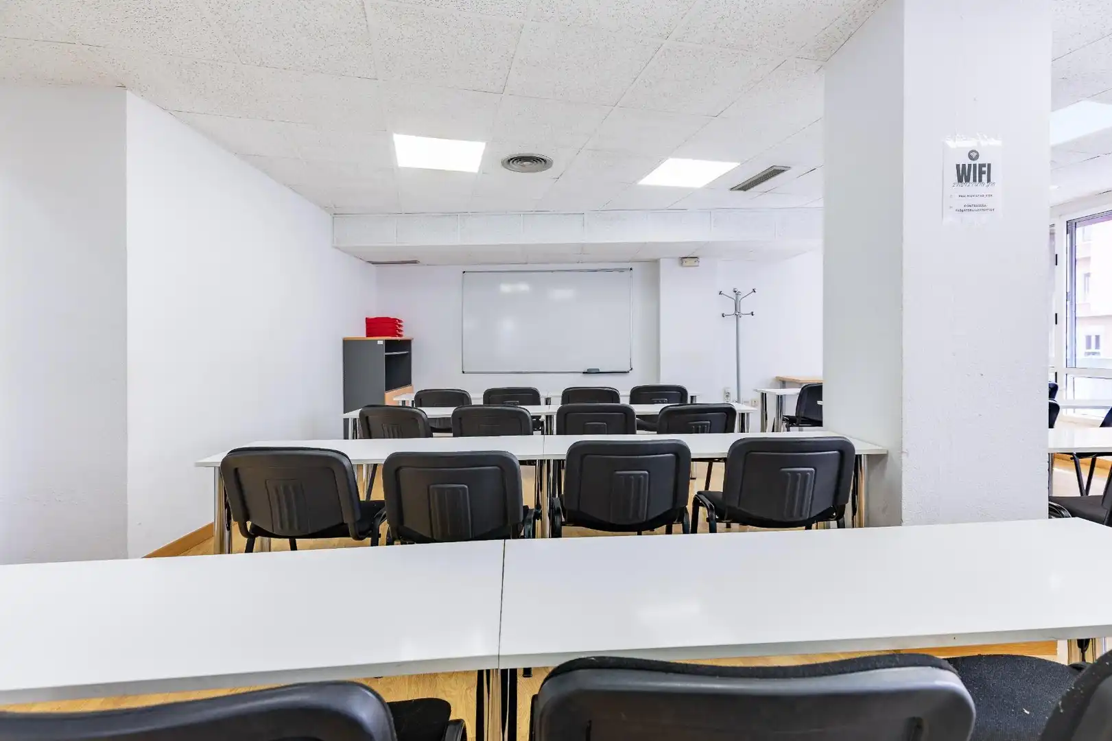 Office for rent in Valencia  with Air Conditioner and Heating
