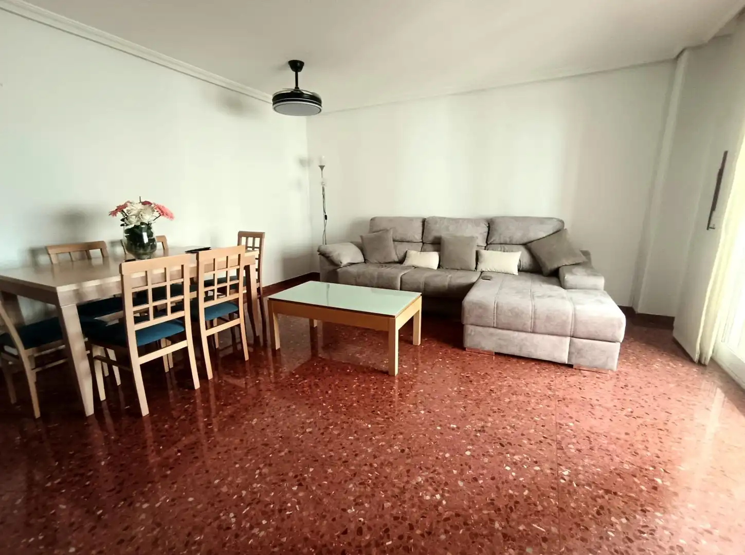 Sala de estar de Piso en venta en Alicante / Alacant con Piscina comunitaria
