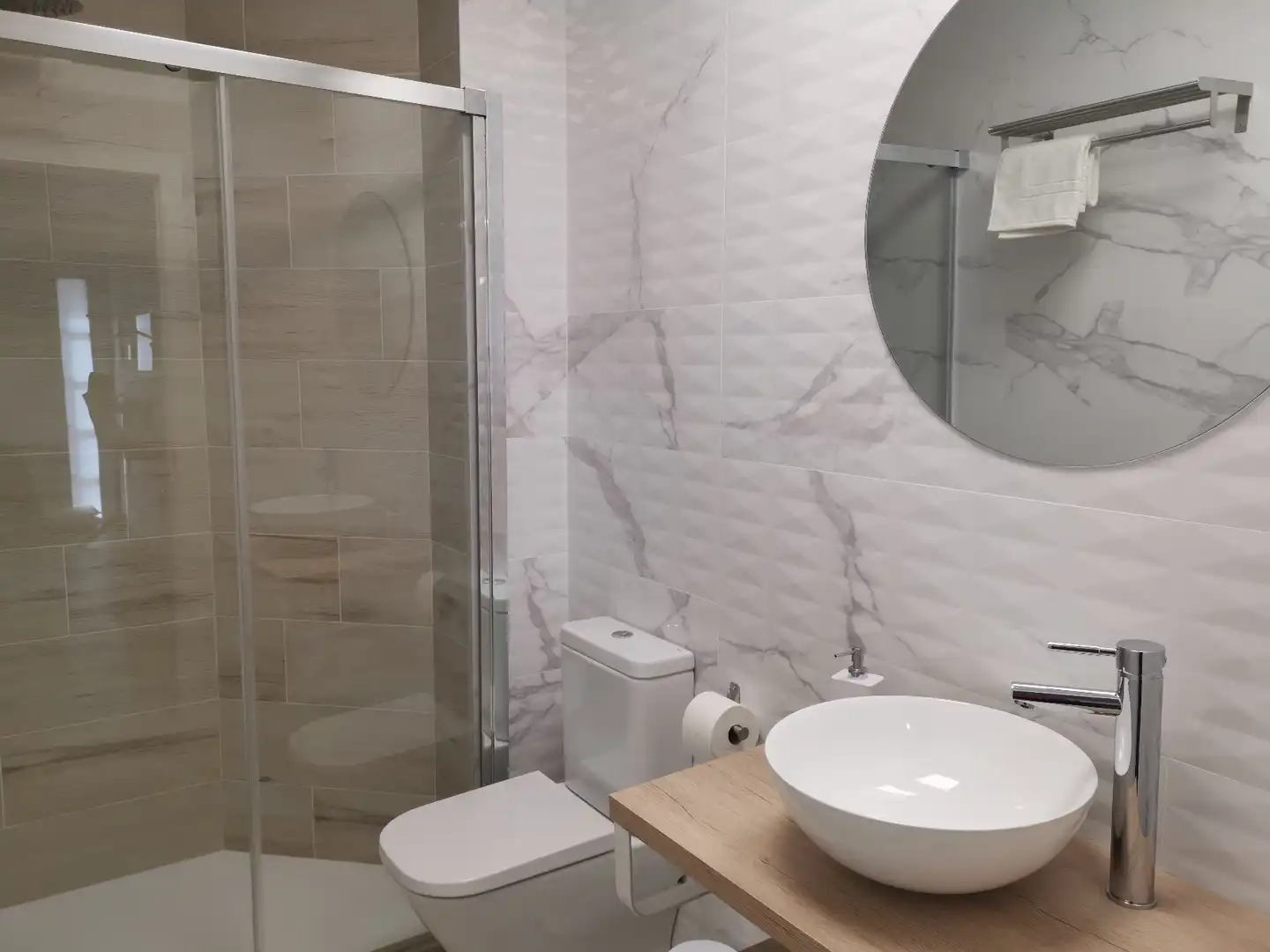 Badezimmer von Erdgeschoss zur Miete in Santa Pola mit Klimaanlage, Heizung und Möbliert