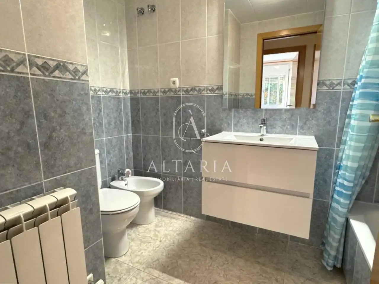 Baño de Piso en venta en Malgrat de Mar con Calefacción, Terraza y Alarma
