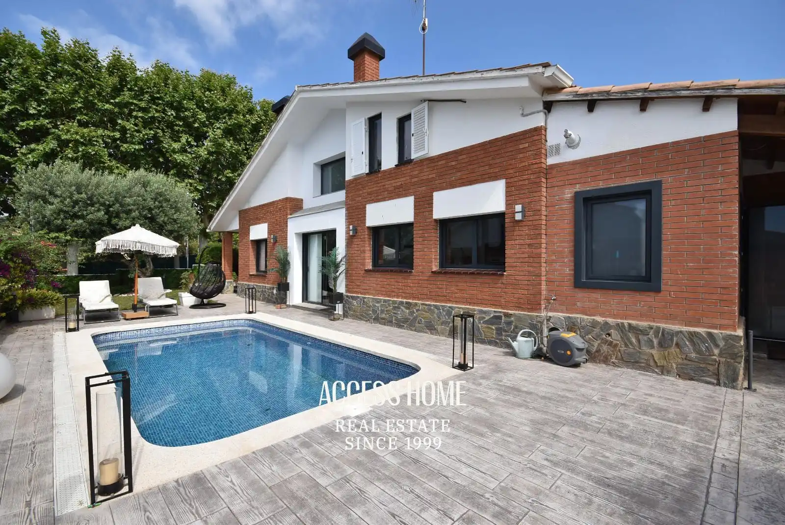 Vista exterior de Casa o chalet en venta en Canet de Mar con Aire acondicionado, Calefacción y Piscina