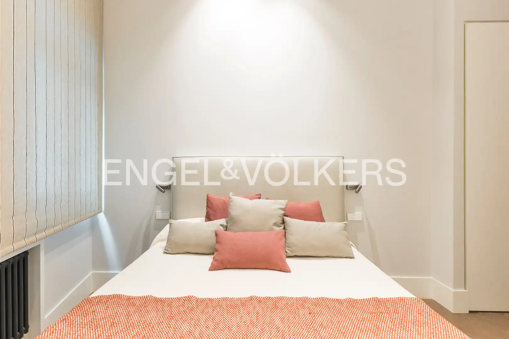 Bedroom of Flat for sale in Madrid  with Air Conditioner, Heating and Storage room