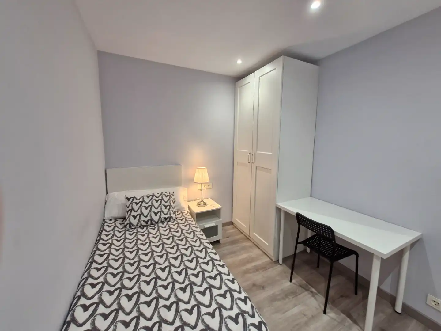 Bedroom of Flat for rent in Bilbao   with Heating, Furnished and Oven
