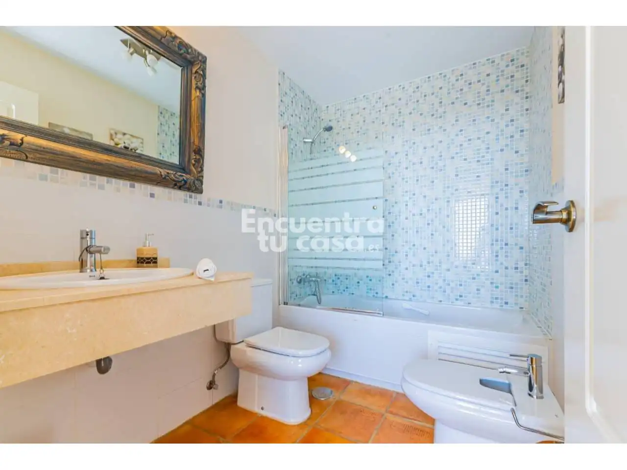 Badezimmer von Einfamilien-Reihenhaus zur Miete in Finestrat mit Klimaanlage, Heizung und Privatgarten