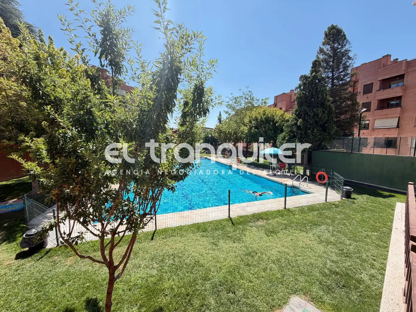 Piscina de Pis de lloguer en Alcobendas amb Aire condicionat, Piscina i Moblat