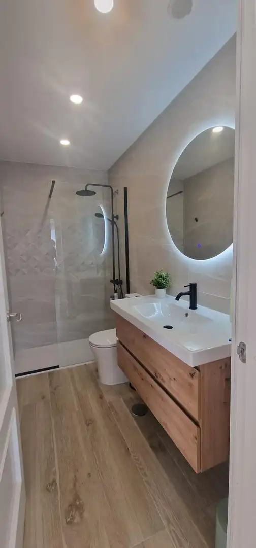 Badezimmer von Wohnungen zur Miete in Islantilla mit Klimaanlage, Heizung und Terrasse