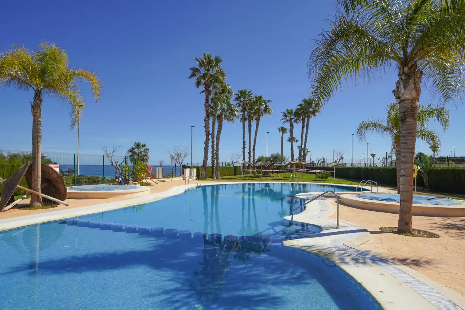 Apartment with pool for sale in Torre de la Horadada