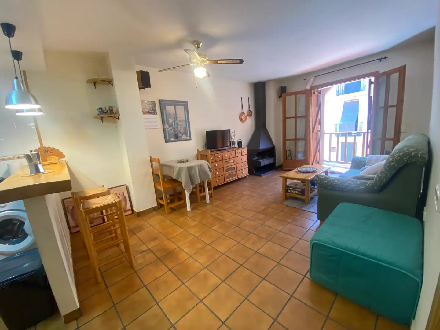 Sala d'estar de Pis de lloguer en La Guingueta d'Àneu amb Calefacció, Parquet i Moblat