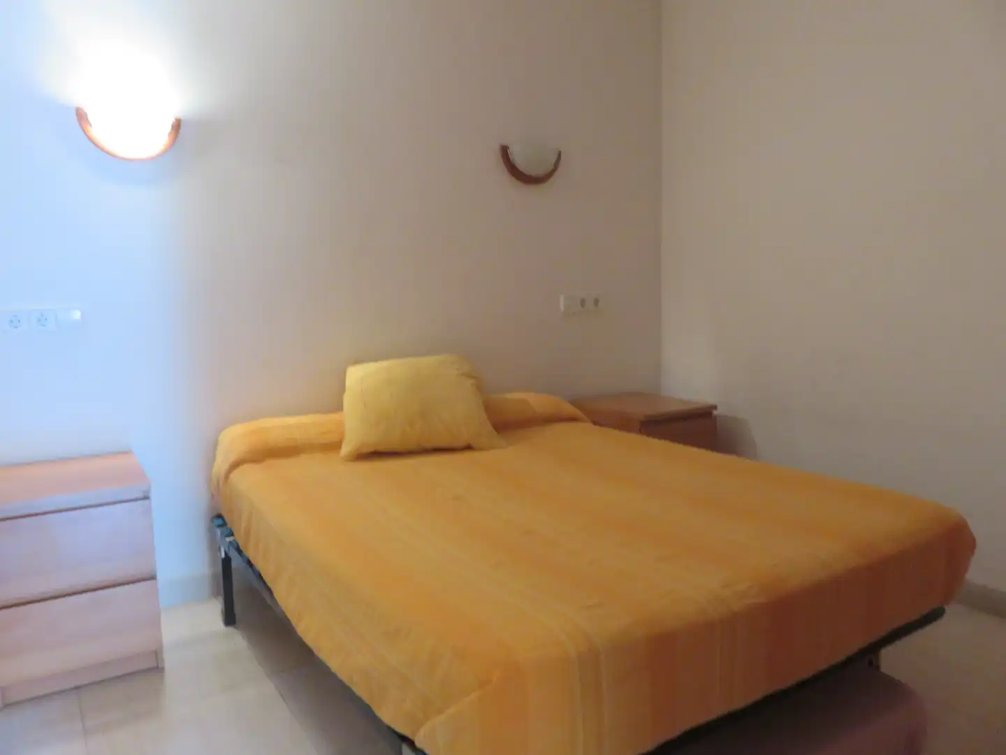 Habitación de Apartamento en venta en L'Estartit con Terraza y Amueblado