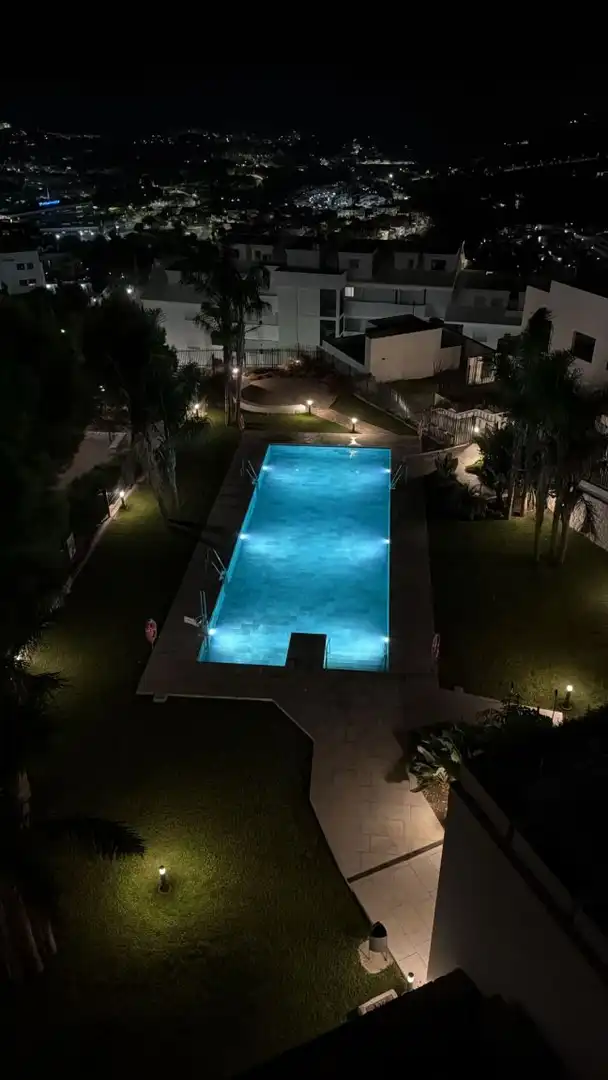 Piscina de Àtic de lloguer en Benalmádena amb Aire condicionat, Calefacció i Jardí privat